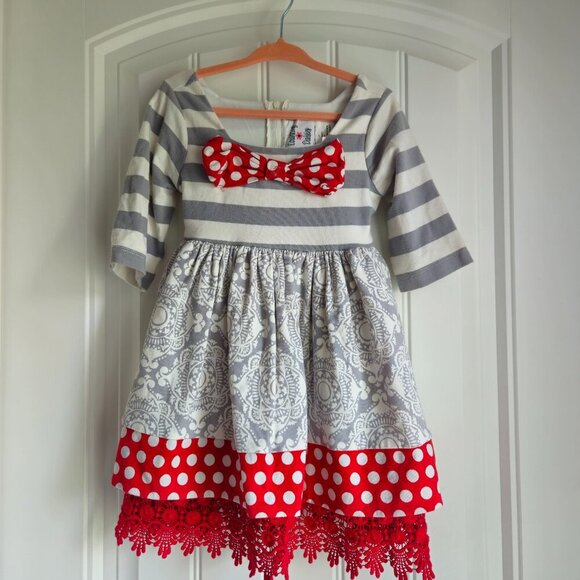 Sale 🎉🥳 4/$25 or $10 County Daisies Size 2T - Picture 1 of 6